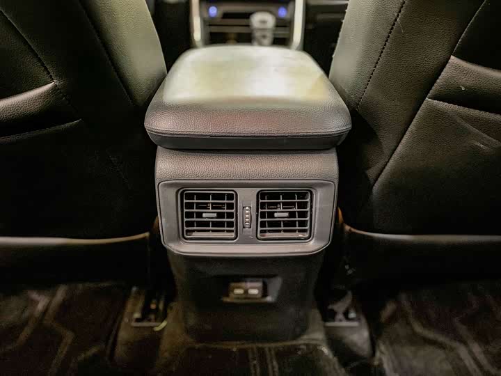 Фото 19 - Toyota RAV4