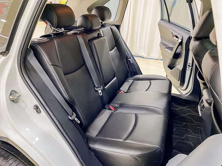 Фото 21 - Toyota RAV4