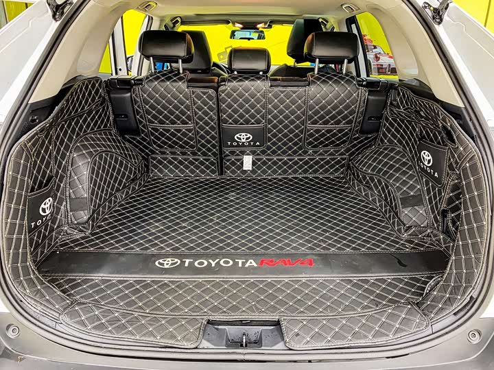 Фото 22 - Toyota RAV4