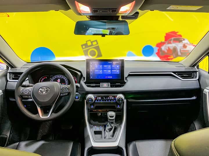 Фото 5 - Toyota RAV4