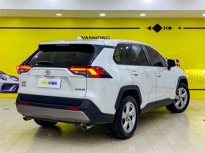 Фото 7 - Toyota RAV4