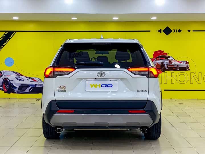Фото 8 - Toyota RAV4