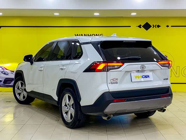 Фото 9 - Toyota RAV4