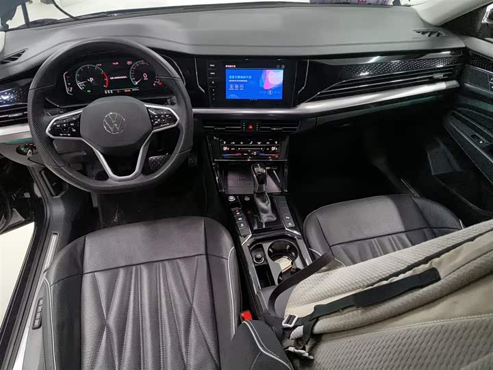 Фото 10 - Volkswagen Passat