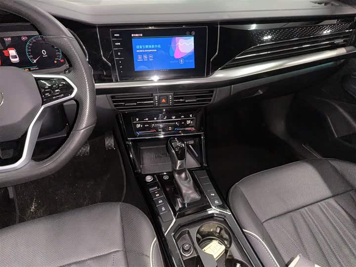 Фото 13 - Volkswagen Passat