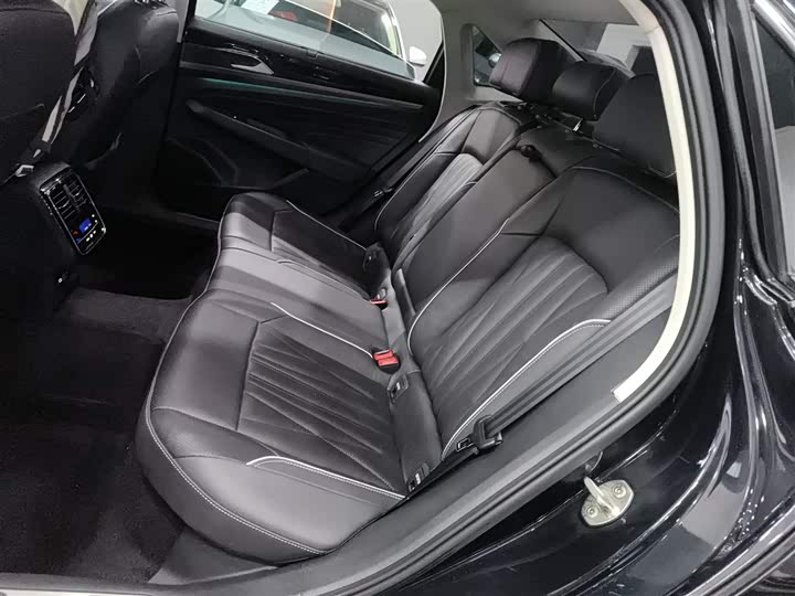 Фото 17 - Volkswagen Passat