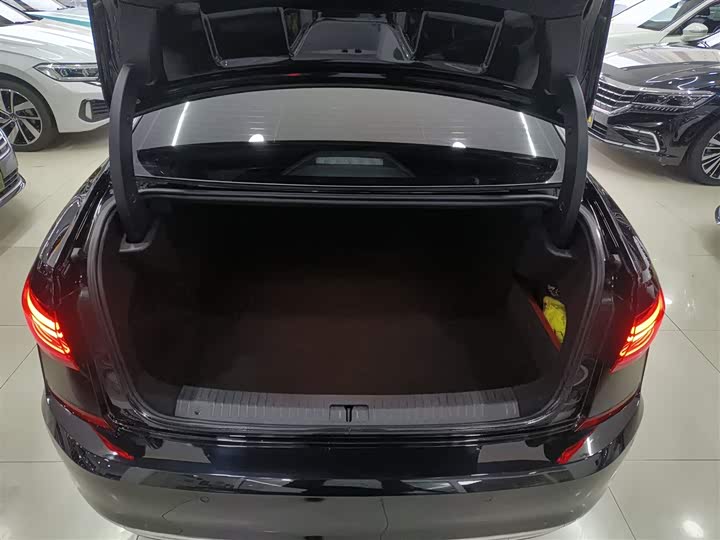 Фото 19 - Volkswagen Passat