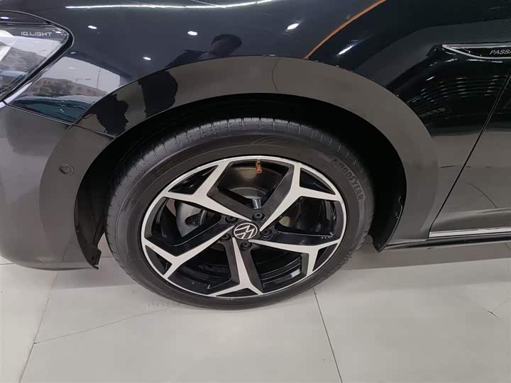 Фото 23 - Volkswagen Passat