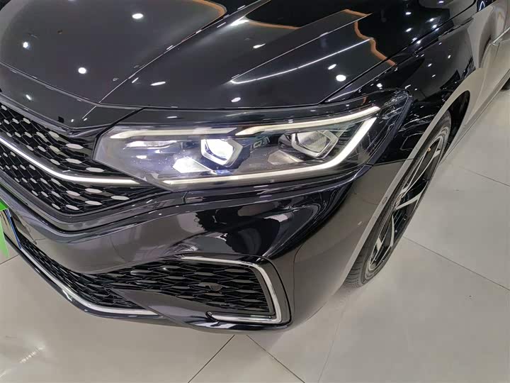 Фото 24 - Volkswagen Passat