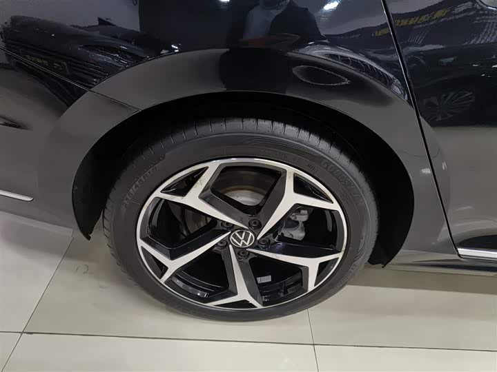 Фото 26 - Volkswagen Passat