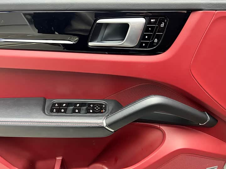 Фото 7 - Porsche Cayenne