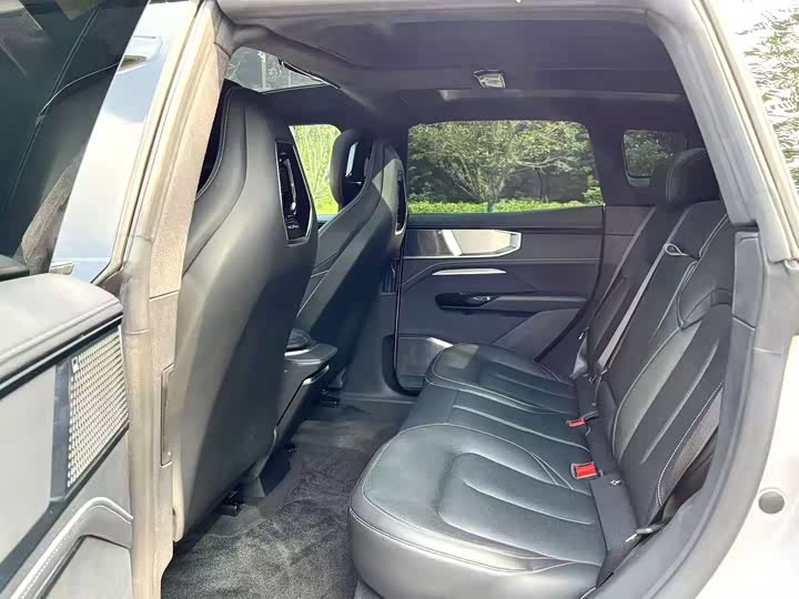 Фото 4 - HiPhi Y