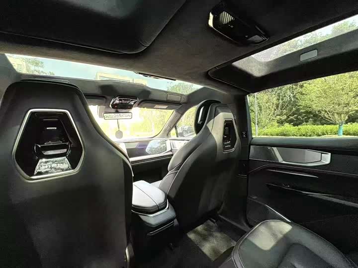 Фото 5 - HiPhi Y