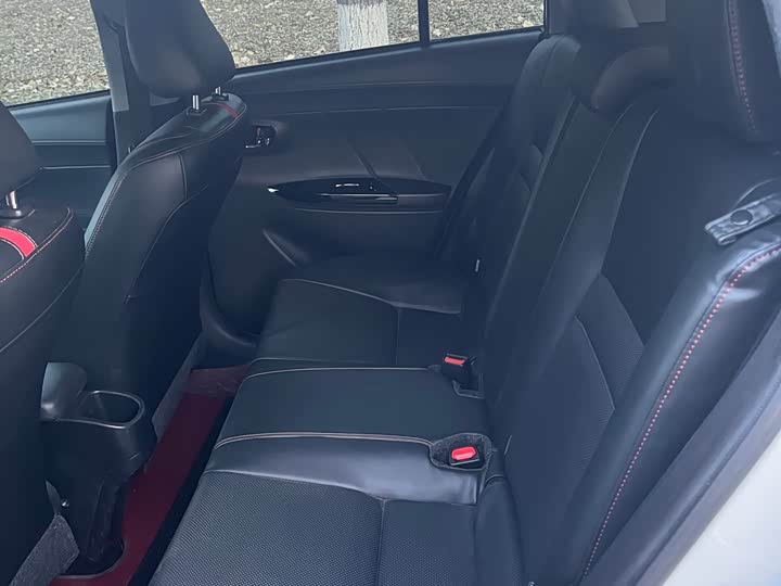 Фото 21 - Toyota Yaris L Hatchback