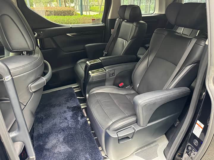 Фото 11 - Toyota Vellfire