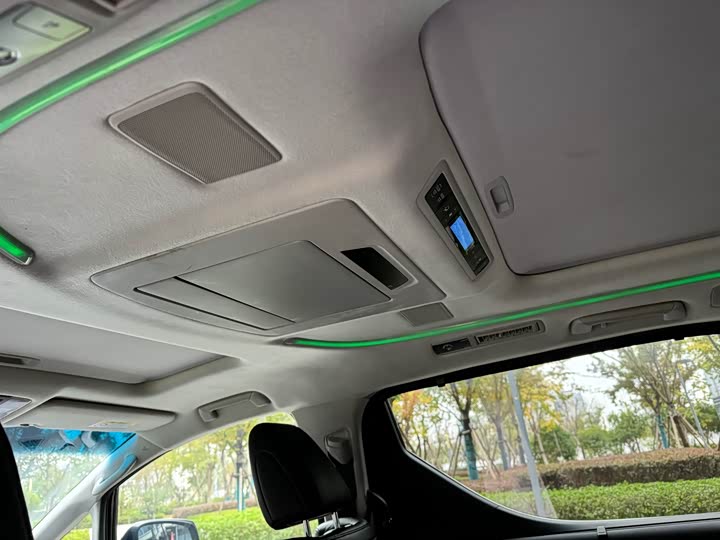 Фото 12 - Toyota Vellfire