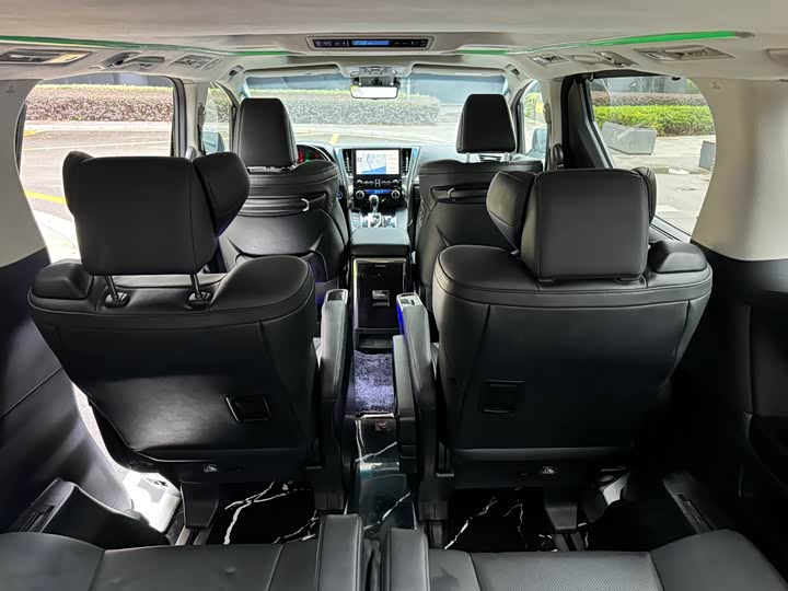 Фото 13 - Toyota Vellfire