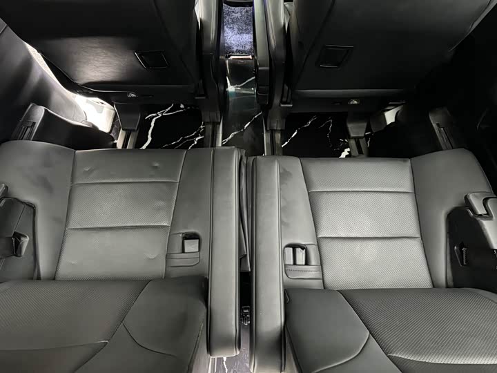 Фото 14 - Toyota Vellfire