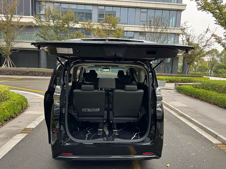 Фото 15 - Toyota Vellfire