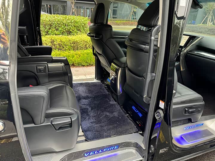 Фото 16 - Toyota Vellfire