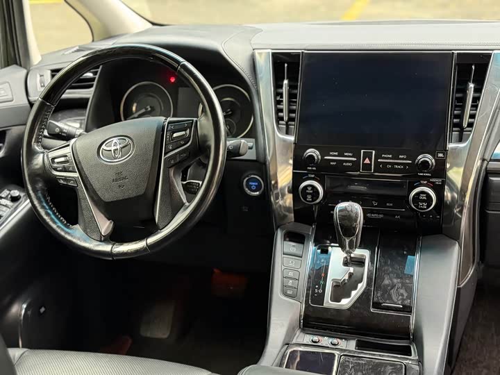 Фото 18 - Toyota Vellfire