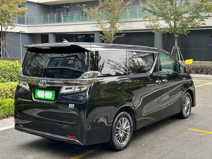 Фото 2 - Toyota Vellfire