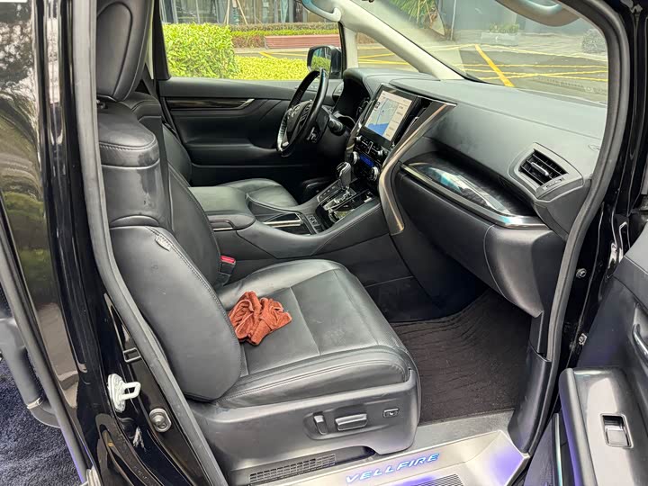 Фото 20 - Toyota Vellfire