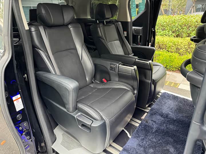 Фото 21 - Toyota Vellfire