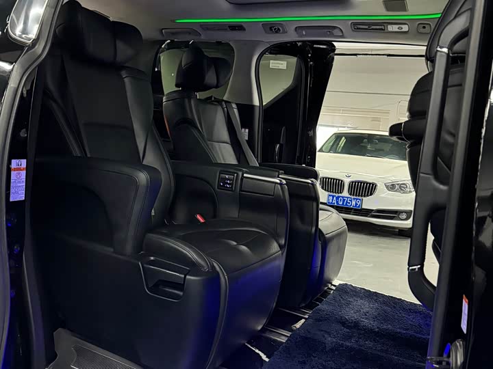 Фото 26 - Toyota Vellfire