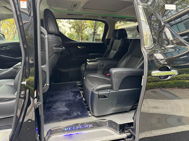 Фото 9 - Toyota Vellfire