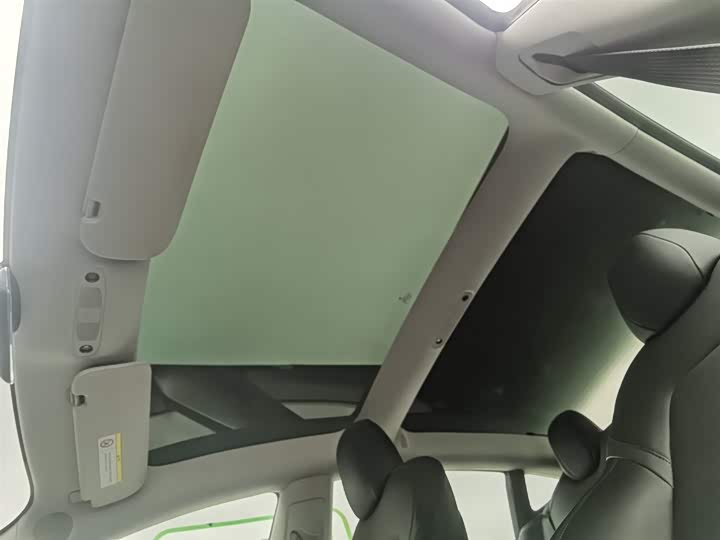 Фото 14 - Tesla Model 3