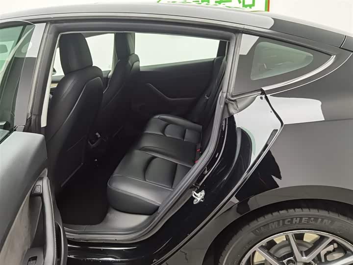 Фото 15 - Tesla Model 3