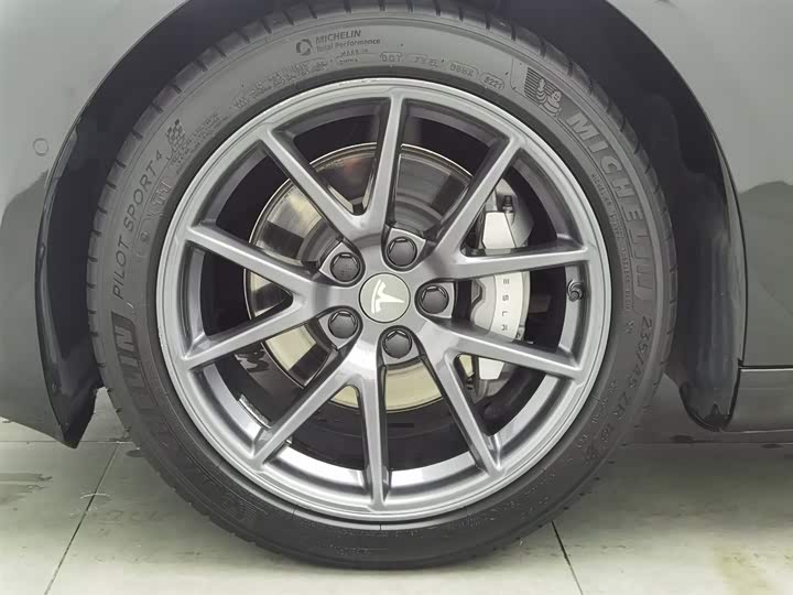 Фото 17 - Tesla Model 3