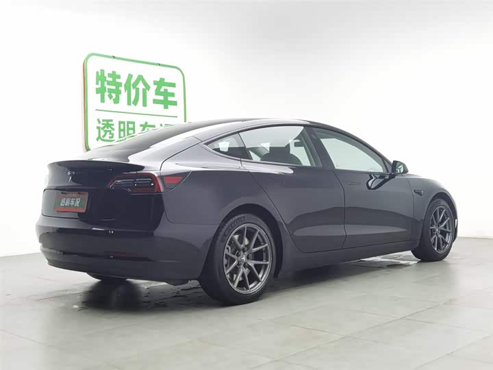 Фото 2 - Tesla Model 3