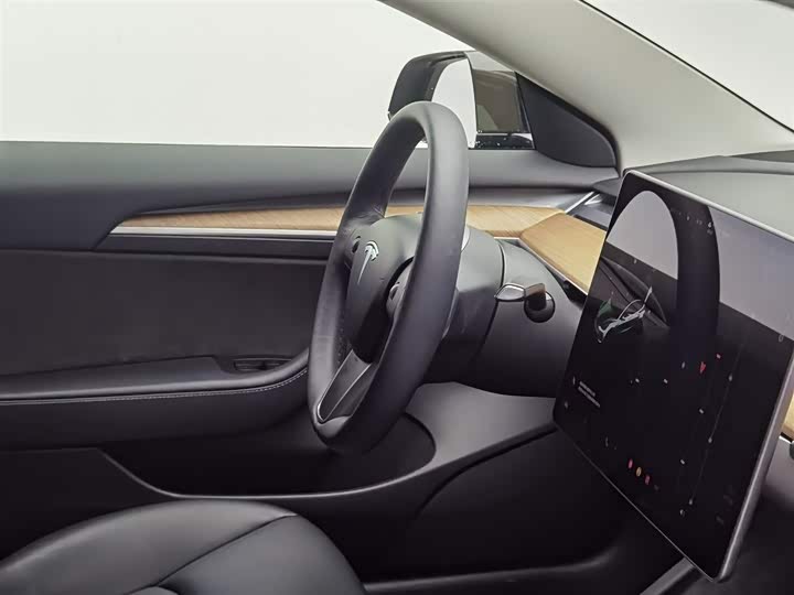 Фото 22 - Tesla Model 3