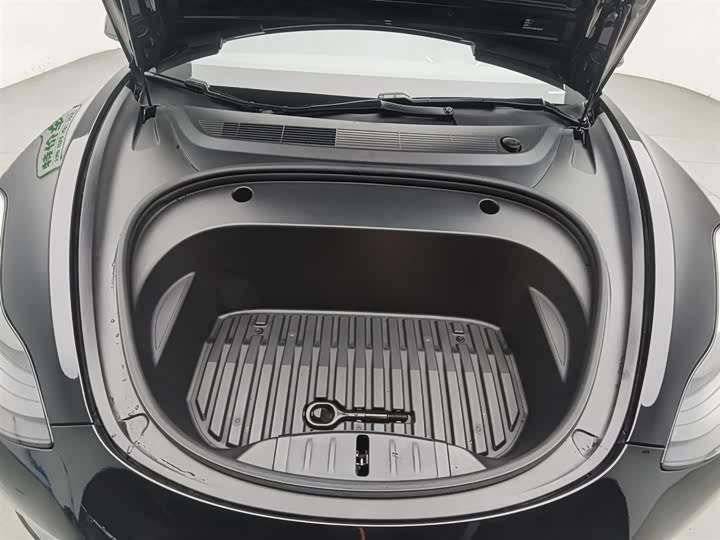 Фото 6 - Tesla Model 3