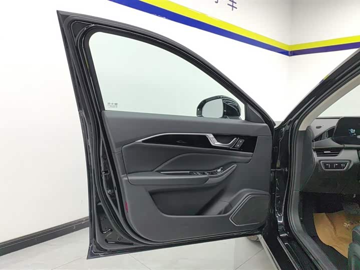 Фото 7 - Bestune B70