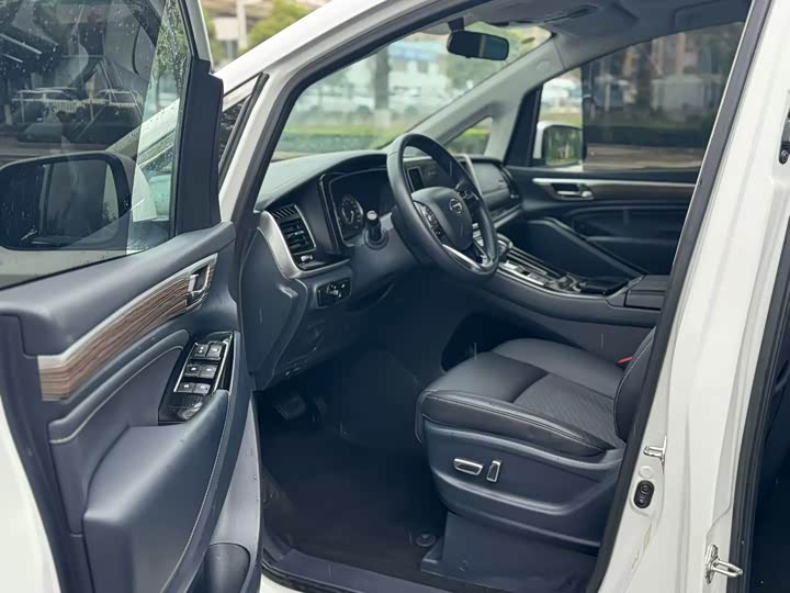 Фото 4 - GAC Trumpchi M8