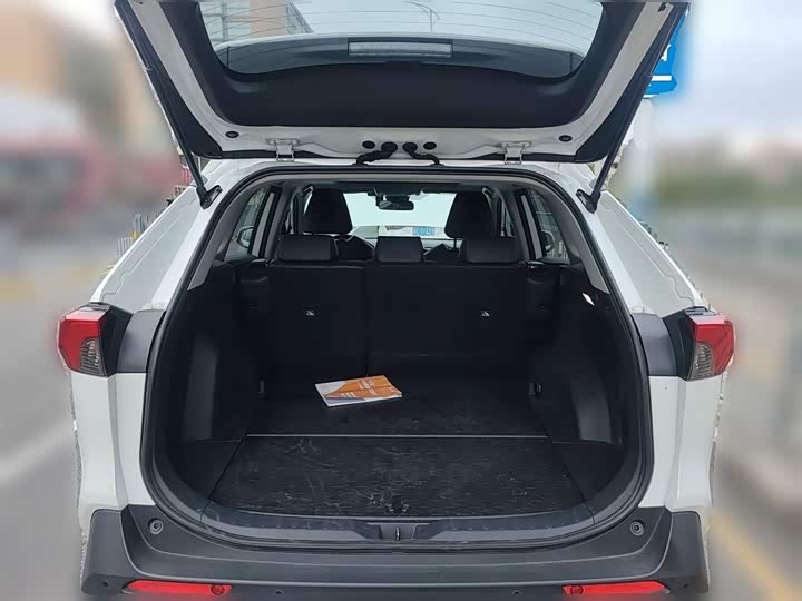 Фото 10 - Toyota RAV4