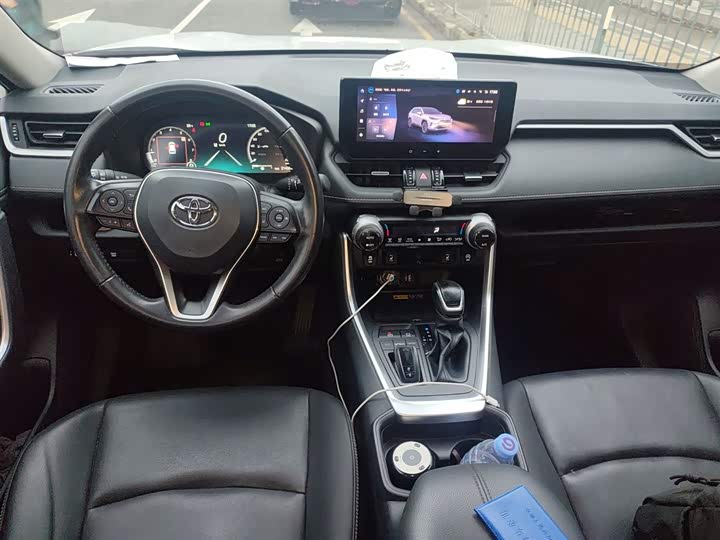 Фото 13 - Toyota RAV4