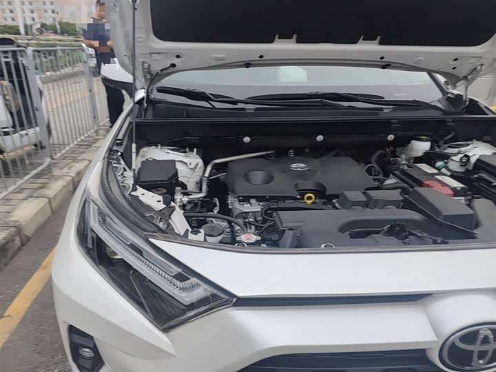 Фото 21 - Toyota RAV4