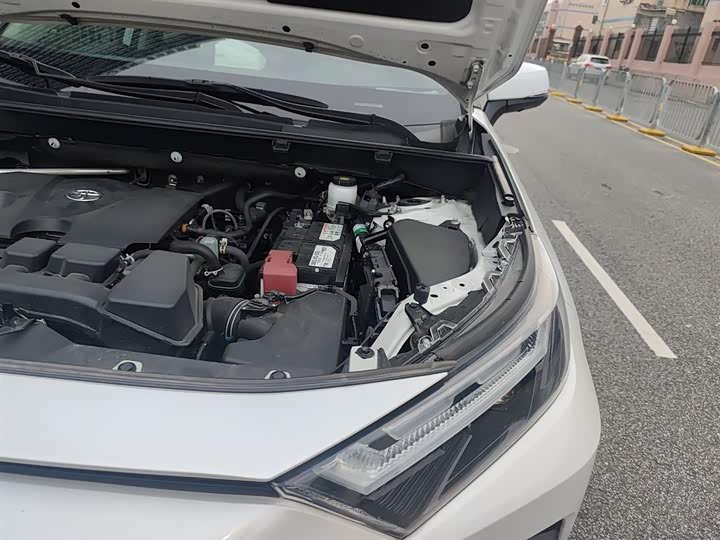 Фото 22 - Toyota RAV4