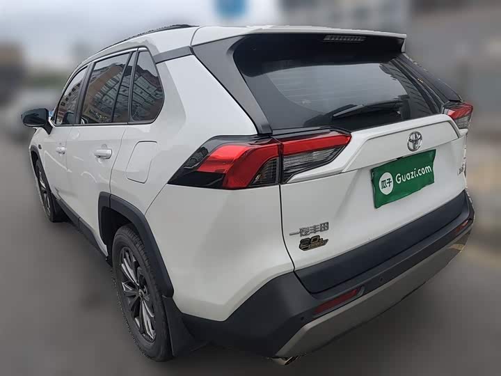 Фото 27 - Toyota RAV4