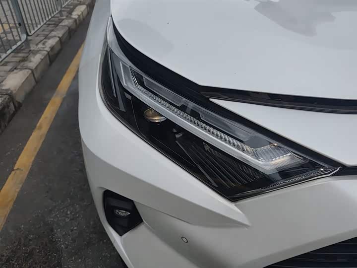 Фото 30 - Toyota RAV4