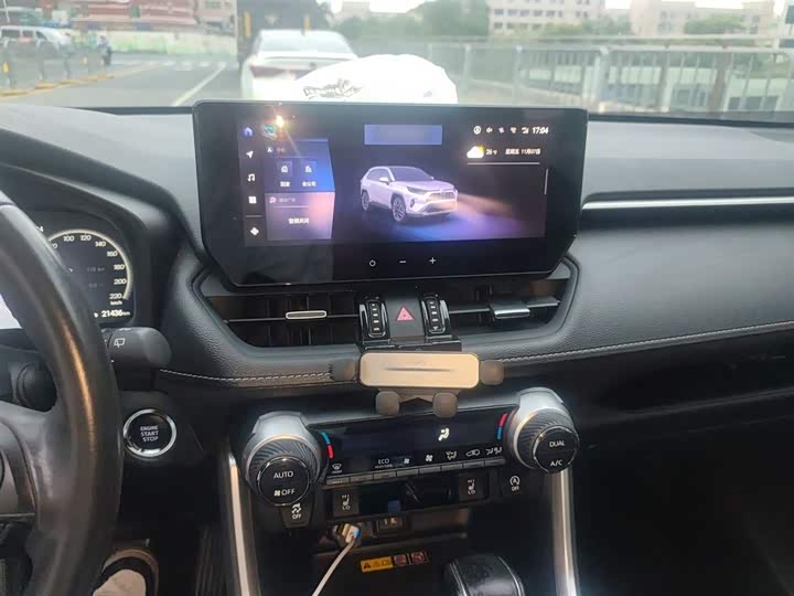 Фото 6 - Toyota RAV4