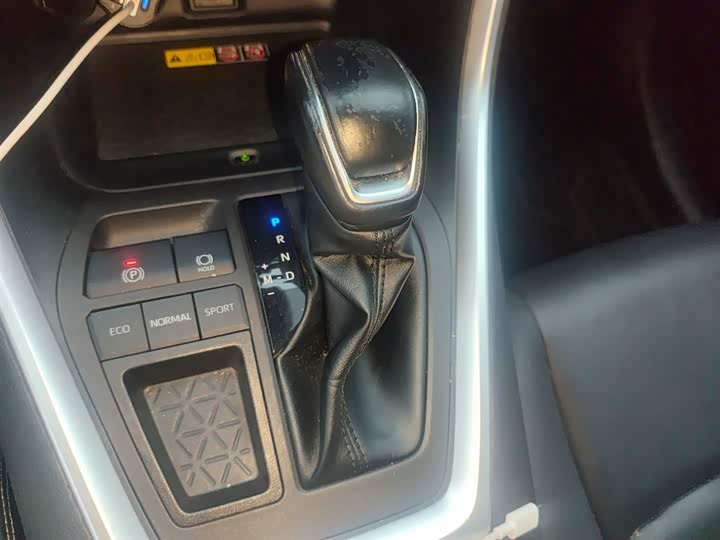 Фото 7 - Toyota RAV4