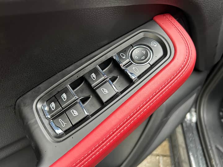 Фото 16 - Porsche Macan