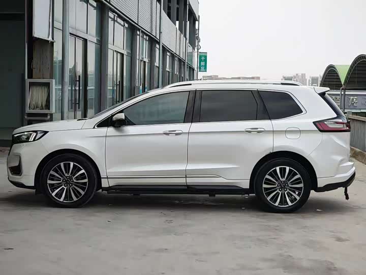 Фото 7 - Ford Edge