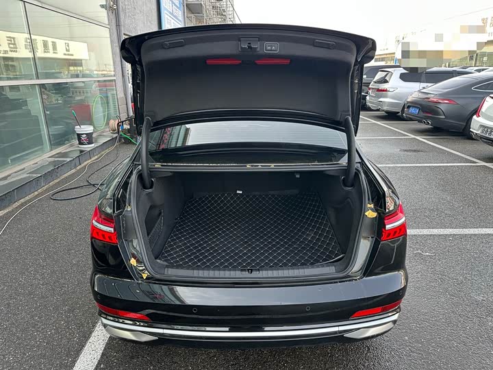 Фото 15 - Audi A6L