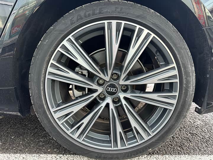 Фото 16 - Audi A6L